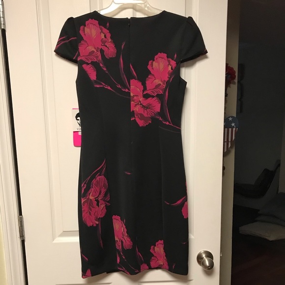 BEAUTIFUL NWT Betsey Johnson Midi Dress. - Picture 6 of 9